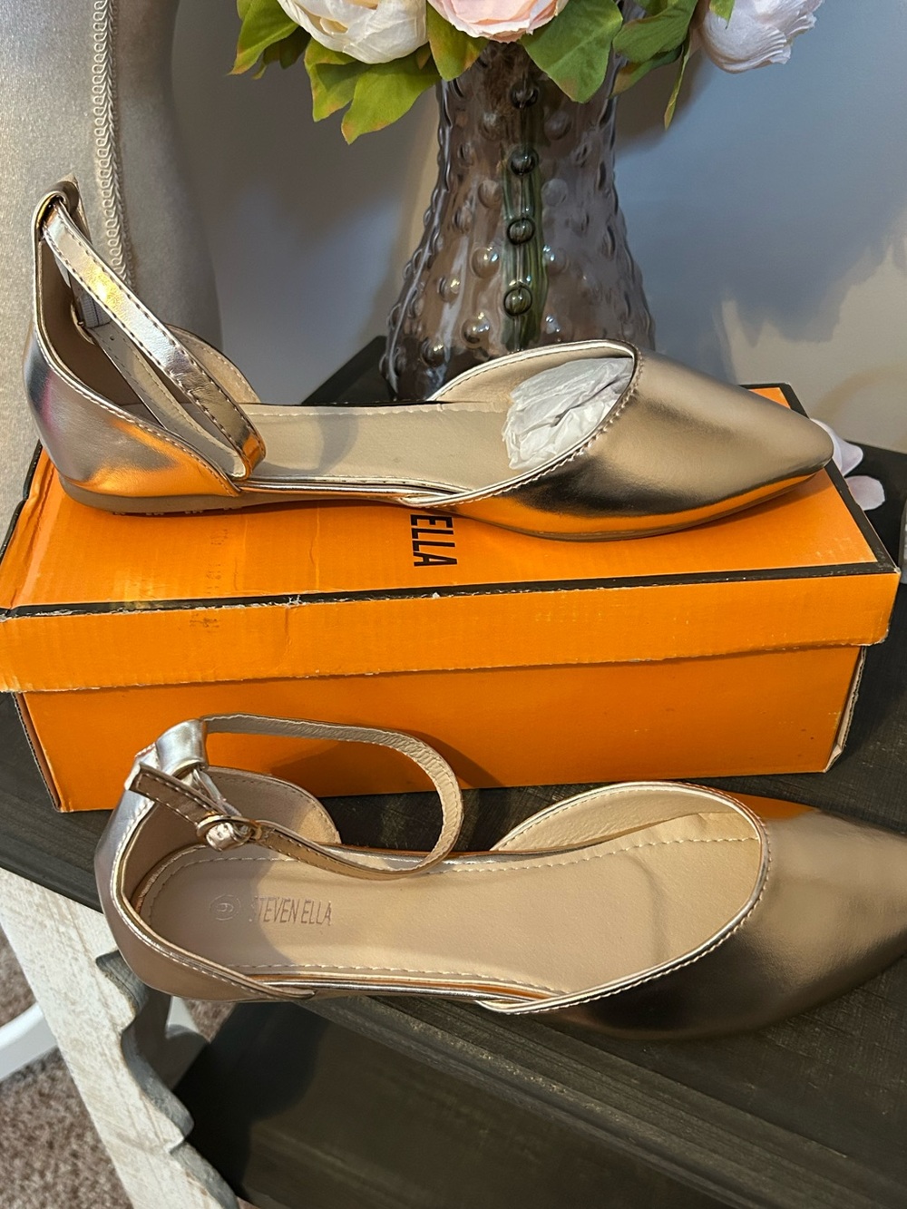 NWT Gold Flats(size 9)